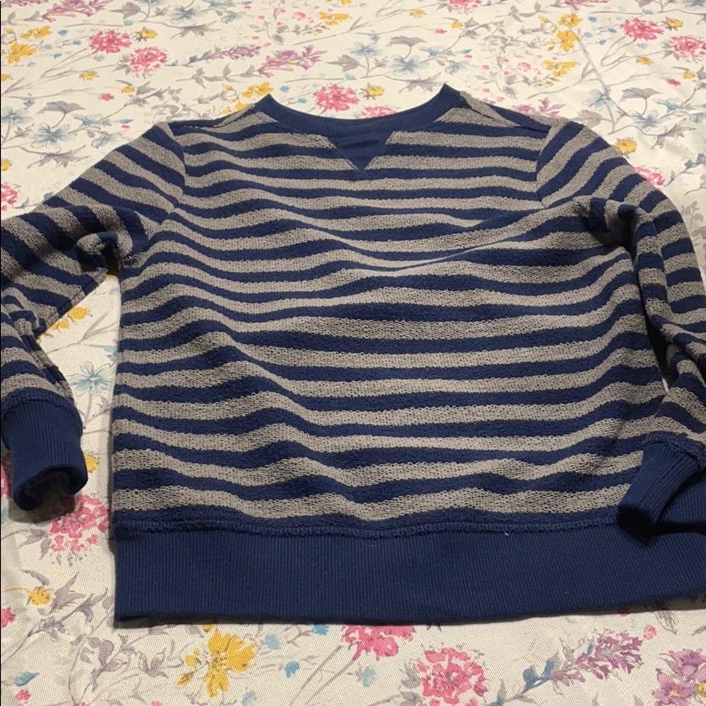 Crazy 8 brand boys top.  Pullover style.  Good condition.  Size S (5-6)
